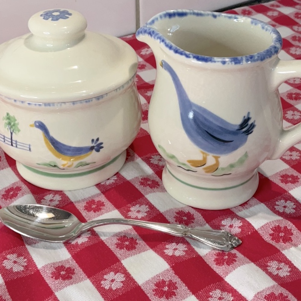 Pfaltzgraff ‘Sunnydale’ creamer and sugar set. 1997